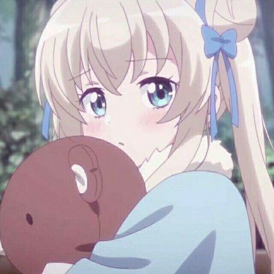2岁幼童被困车内头发湿透